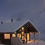 Cozy Family In Uniquely Situated Hiking Area